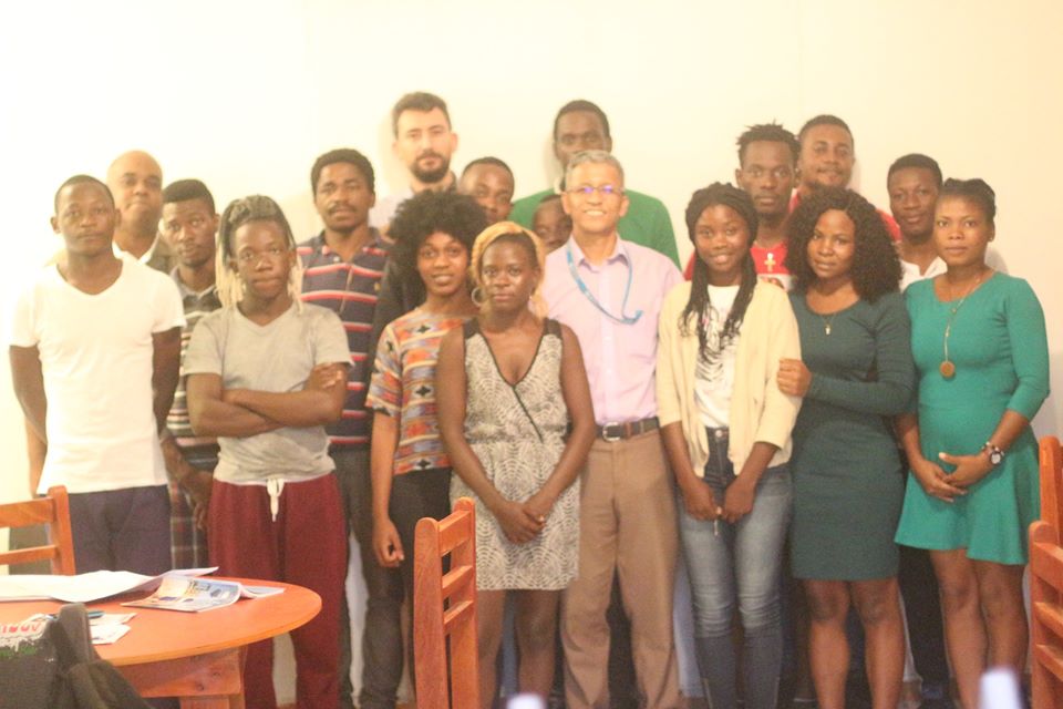 El viernes día 13 del presente mes cerramos la formación del primer semestre con la entrega de los certificados de los alumnos que superen el curso. SUERTE CHICOS….
<a href="/UNICEFGuineaEcu/">UNICEF Guinea Ecuatorial</a> <a href="/AfondoO/">A fondo Oficial</a> <a href="/NoticiasAsonga/">Asonga Noticias</a>