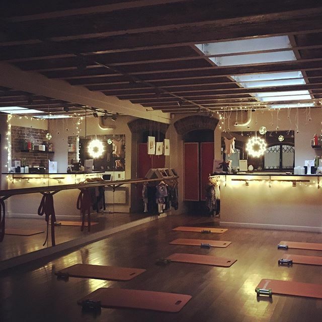 ExpatKidsParis's tweet image. Early morning workout #reflections #dancestudio #daileymethod #averyswisschristmas19 #averyparisianchristmas19 #expatwithkidsinparis #adventtime #tistheseasontoworkout ift.tt/2LFjHfk