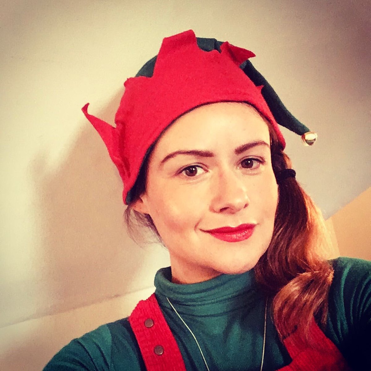 Lauralarksy's tweet photo. Meet Sally Sparkles &amp; Fwwriends  😂 Another Fabulous Weekend playing Sally &amp; Spreading The Chrimbo Cheer ......😜🎄☃️✨ #screenactor #actress #actorslife #theatre #immersivetheatre #casingcall #spotlight #director #producer #cbbees https://t.co/eaNHD1iYHw