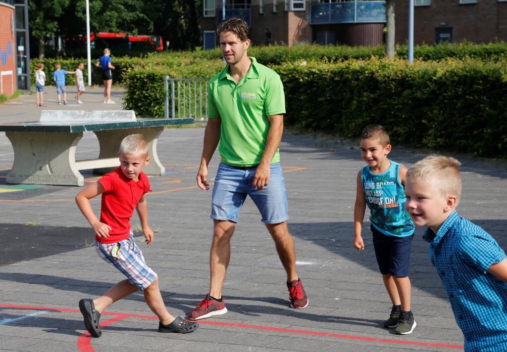 Heb jij een sport gerelateerde opleiding afgerond? En ben jij op zoek naar een uitdaging in de wereld van bewegen met kinderen? ⚽🏀🏈 Dan biedt @BeweegWijs jou deze kans! In de omgeving van A’dam en Utrecht zoeken we iemand voor 13 à 18 uur per week.

beweegwijs.nl/wp-content/upl…