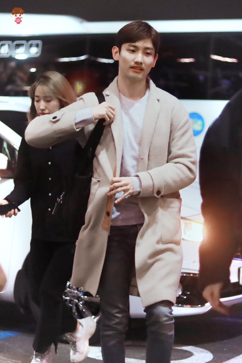 lichee0218's tweet photo. 191209  김포공항 출국 

#⁠동방신기 ⁠ #최강창민  #심창민   
#東方神起⁠ ⁠ #チャンミン 
#TVXQ⁠  #Changmin https://t.co/ag4XLMp9qs