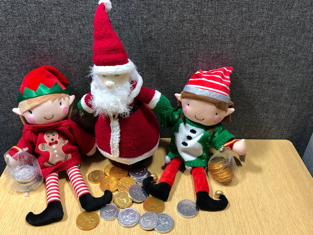 QUBLibrary's tweet photo. Jingle all the way! 🎅 Our coins may not jingle but chocolate is always good on a Monday 😀. Call in and see us around noon every day this week. #QUBMcClayLibrary #QUBBiomedicalLibrary #QUBMedicalLibrary #12daysQUBLibraryChristmasGifts 🎄 https://t.co/Fx7BpC6n6j