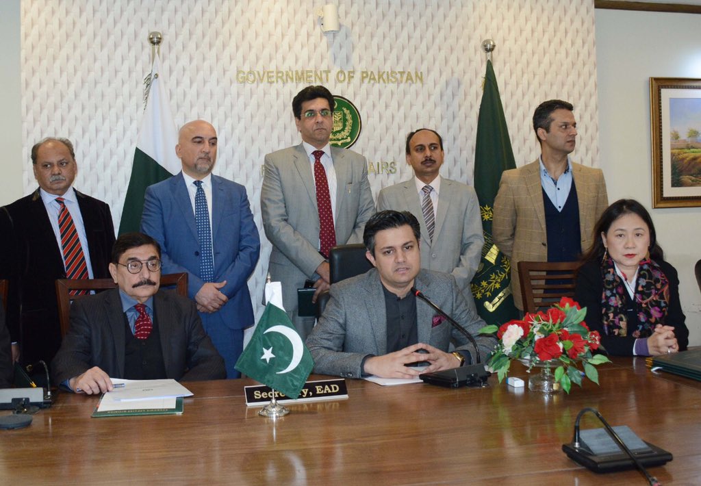 Hammad_Azhar's tweet photo. The Govt of Pak &amp; ADB have scaled up their partnership today with the signing of USD 1 Bn special policy based loan for macroeconomic stability and USD 300 ml for energy sector and financial sector reforms. 
Single largest disbursements in one day to any country by ADB. https://t.co/U3B1eZT6Nx