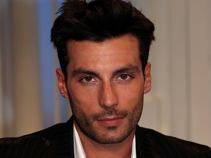 Radiospazioblu's tweet photo. Buon Compleanno a #DanieleInterrante (9/12/1980) nel nostro #HappyBirthday
C'è #radiodays su #radiospazioblu,
curiosità e rubriche su questo #9Dicembre https://t.co/yqYxHCzWWI
