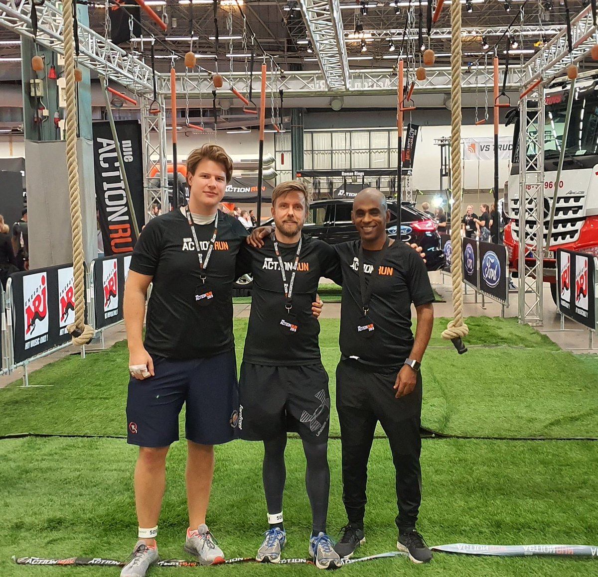 hAmpzter's tweet photo. I lördags körde jag och dessa två grymmingar ActionRun tillsammans.. Skoj men också sjukt jobbigt! 😄👌💪 #actionrun https://t.co/bbA574dDtR