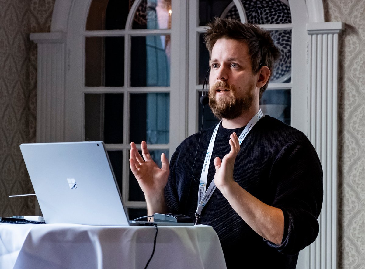 WebmindSe's tweet photo. We´re happy and proud to announce @limpa123 as our new CTO! 

https://t.co/QYl23fDnL3 

#umbrao #ucommerce #h5yr #Webmindfamily https://t.co/d9aVSxsMlo