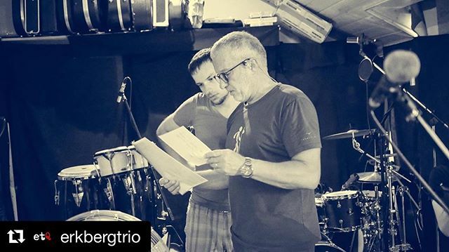 studio18de's tweet image. Rehearsel Day. 
#Repost @erkbergtrio with @get_repost
・・・
„Ehstudier-Daohch“

#erkbergtrio #reunion #konzert #mundart #etq2020 #biebergemünd #kässlerplatt #savethedate #2020 #adticket #tickets #spessart06050