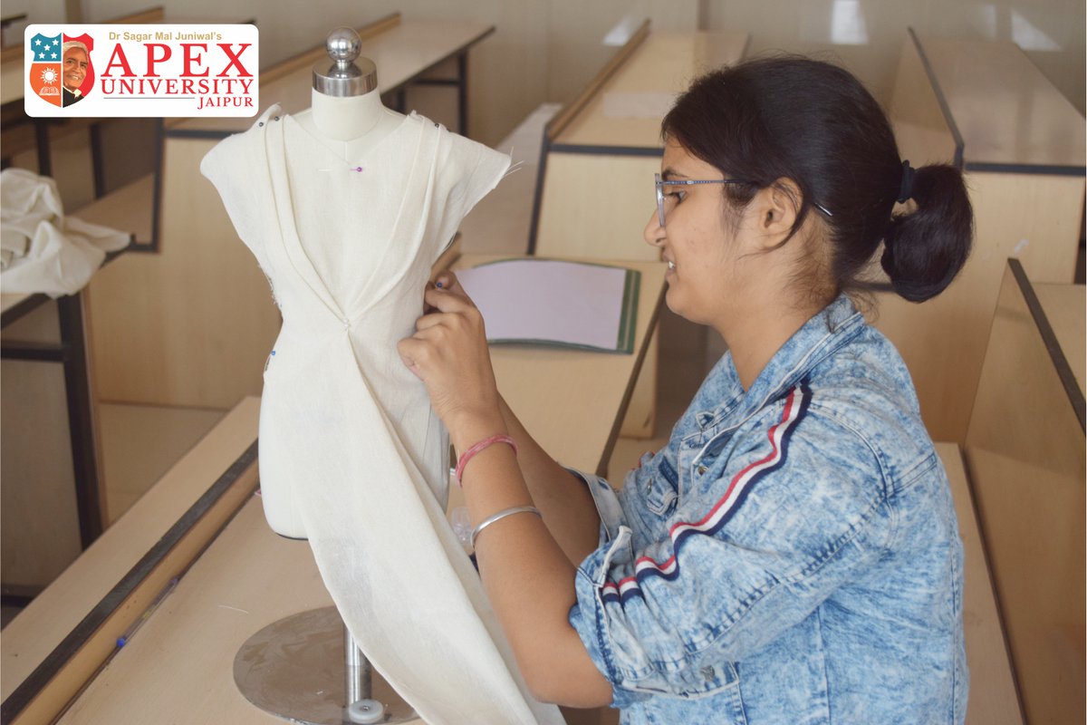 APEX_COLLEGES's tweet photo. Three dimensional designing with fabric on stand
Draping techniques on the stand.
#Students #SchoolofFashionandDesign #ThreeDimensionalDesign #Fabric #DrapingTechnique #Fashion #Design #FashionandDesign #ApexUniversity https://t.co/Gk6EgCoHVq