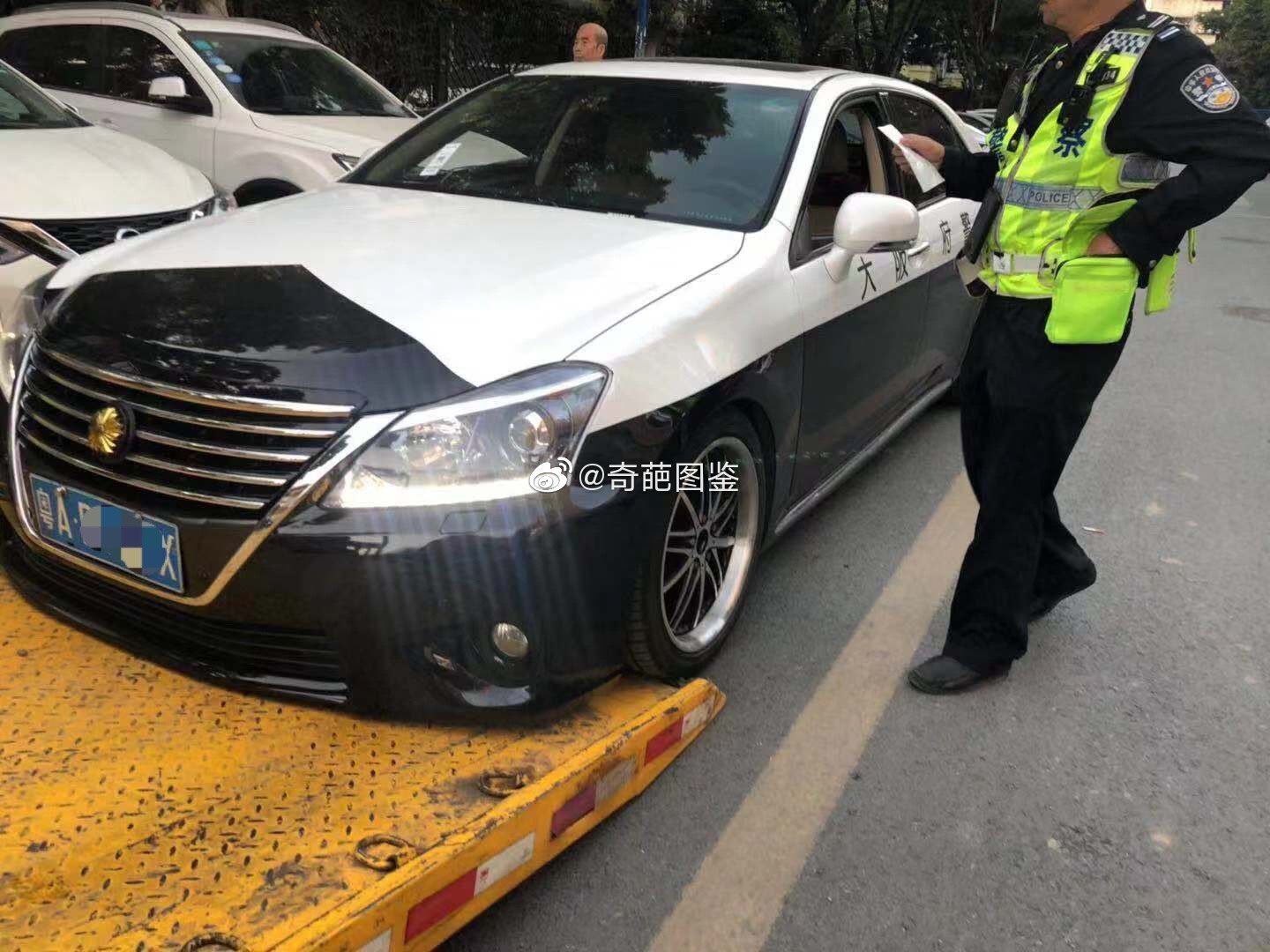 台北鉄道ホテル記帳台 中国インターネット Weibo から来た最新のニュース 日本 大阪府警察 の車 ような塗装を有する1車の自動車は最近中国の広東で発見された 最新情報によると 当地警察は不明理由でこの自動車をもう差し押さえたものだ 大阪