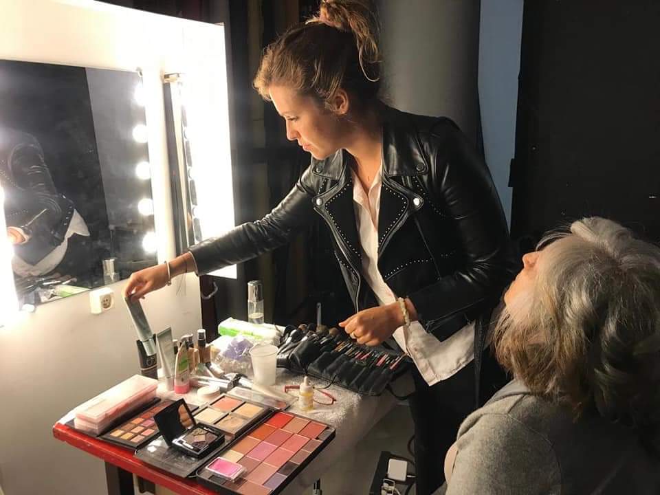 sarahfrikh's tweet photo. Avec ma team de Nanas, on a proposé un relooking de femmes sdf et voici notre belle Maria, 72 ans (sdf, Puteaux). De toutes celles qui ont été relookées, c'est la seule qui est toujours dans son parking😥
Elle aussi a le droit à la sécurité et à la féminité! 😰❤ https://t.co/mwh70kqttx