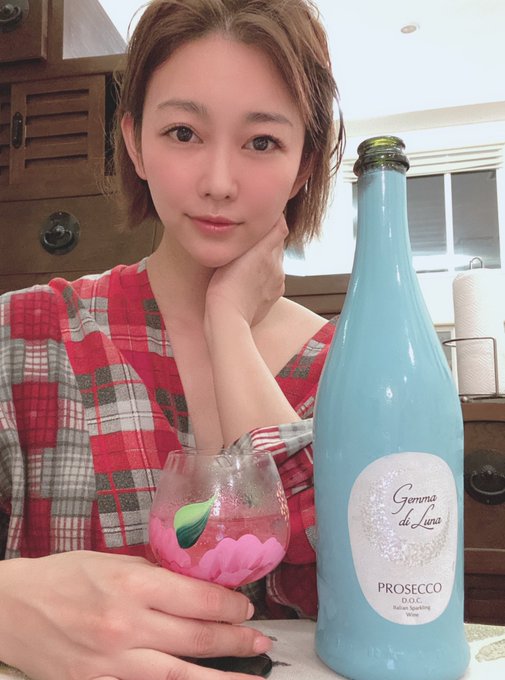 ハワイ島に移動したからお酒解禁☺️(オアフから飲んでた) https://t.co/fixH2GU2se<a href="/tag/%E3%83%93%E3%82%AD%E3%83%8B%E3%81%AE%E6%97%A5"class="tags"><span>#ビキニの日</span></a>