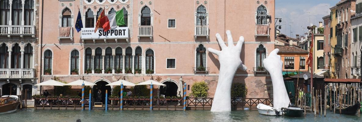 A 3 metre version of Lorenzo Quinn’s monumental sculpture “Support” is at #COP25 in Madrid to remind participants of rising sea levels that threaten Venice & coastal cities around the world. #climatechange #resilience #flood unfccc.int/news/lorenzo-q… @UNFCCC @SustMeme @FloodFrame
