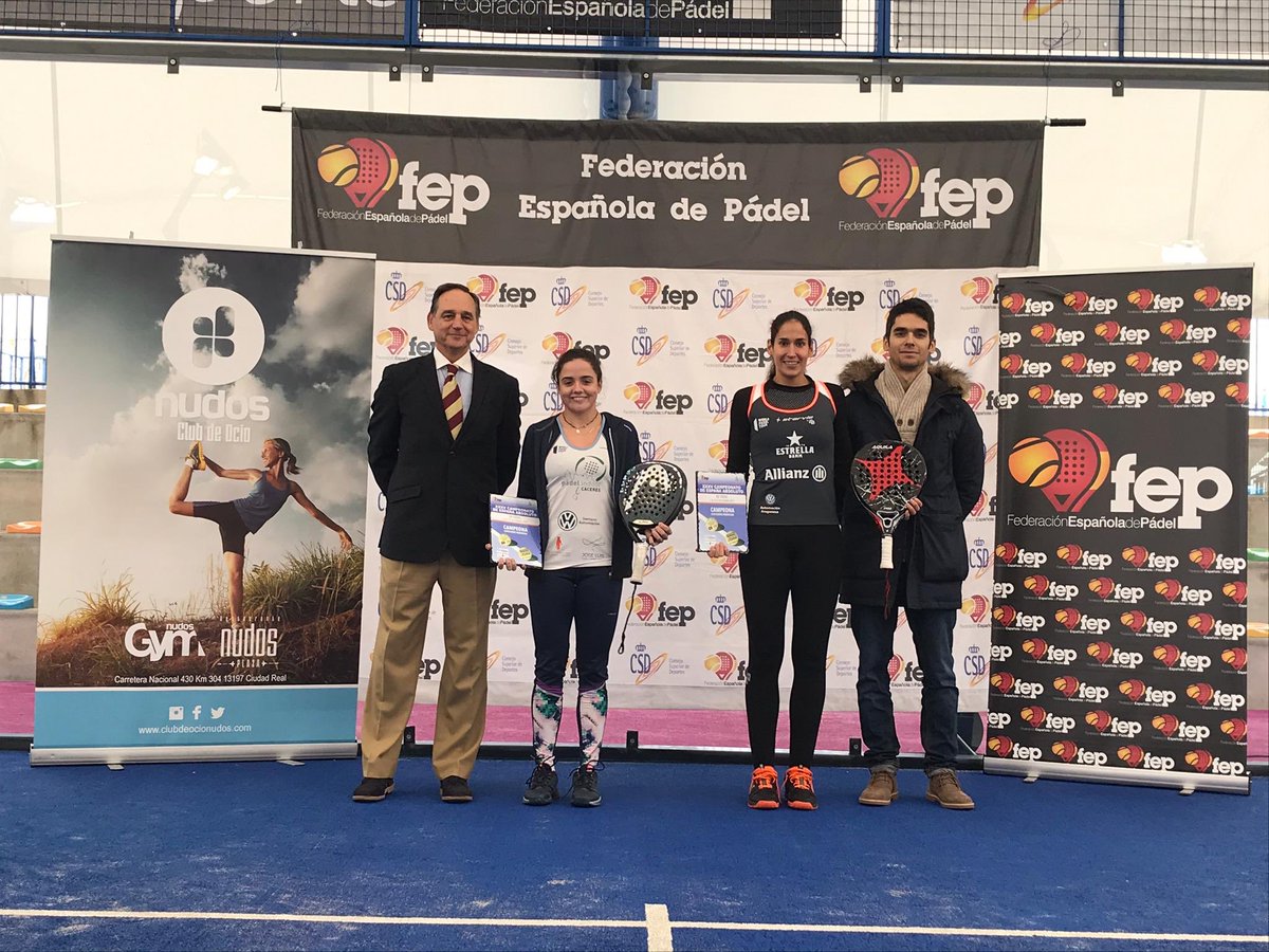 padel20's tweet photo. 🏆 CAMPEONES/AS 2019
Ayer se disputaron las Finales del XXXV Campeonato España 🇪🇸 Absoluto de #Pádel (#CEAbsFEP)
Ya conocemos a sus campeones/as
🚹 Categ Masculina
@javiricodasi98 @Cokinietoo
🚺 Categ Femenina
@majosalayeto @PaulaJosemaria
Felicidades 👏👏 https://t.co/MrCM49GzB9