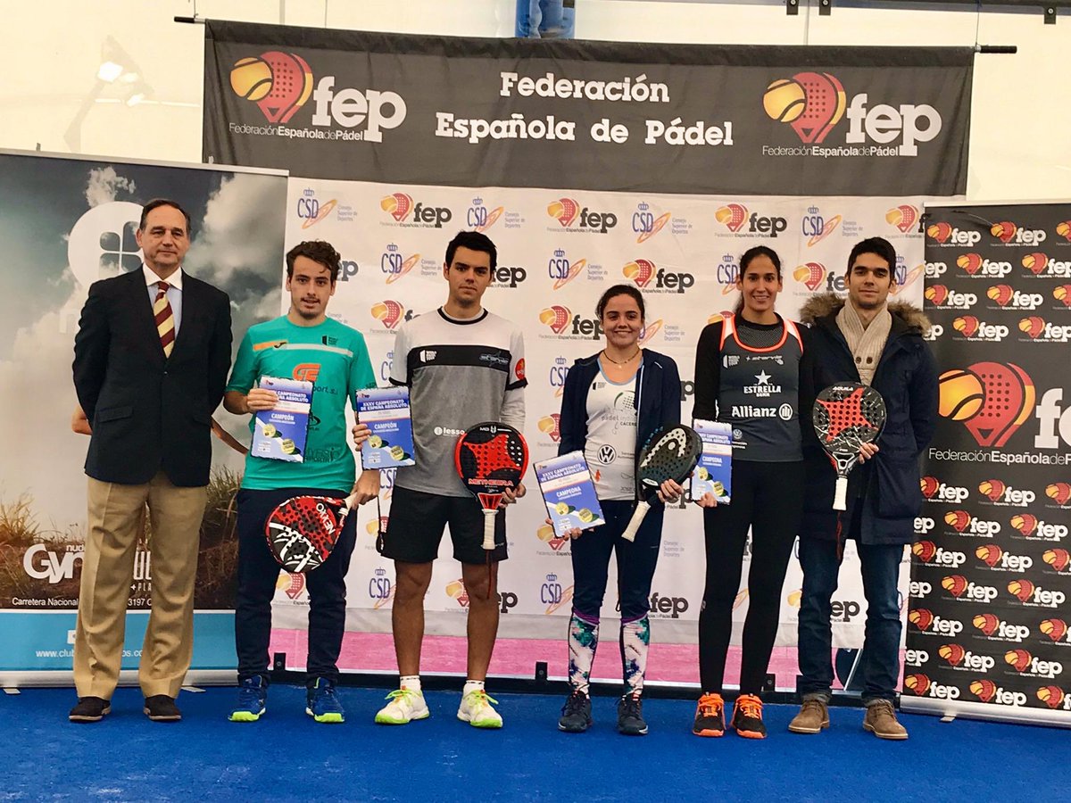padel20's tweet photo. 🏆 CAMPEONES/AS 2019
Ayer se disputaron las Finales del XXXV Campeonato España 🇪🇸 Absoluto de #Pádel (#CEAbsFEP)
Ya conocemos a sus campeones/as
🚹 Categ Masculina
@javiricodasi98 @Cokinietoo
🚺 Categ Femenina
@majosalayeto @PaulaJosemaria
Felicidades 👏👏 https://t.co/MrCM49GzB9