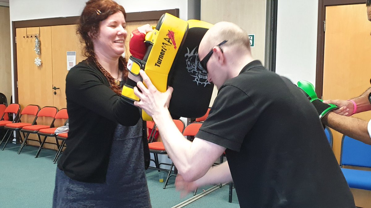 rambletag's tweet photo. This guy is great. Such a motivating #SelfDefence class taught by the funny yet firm David. Highly recommend going @FVSensoryCentre if you're #deafblind #VisuallyImpaired or #sighted - amazing confidence building too. #TheScottishCentreforPersonalSafety @RNIB @HaggeyeFamily https://t.co/pNndSk1w72