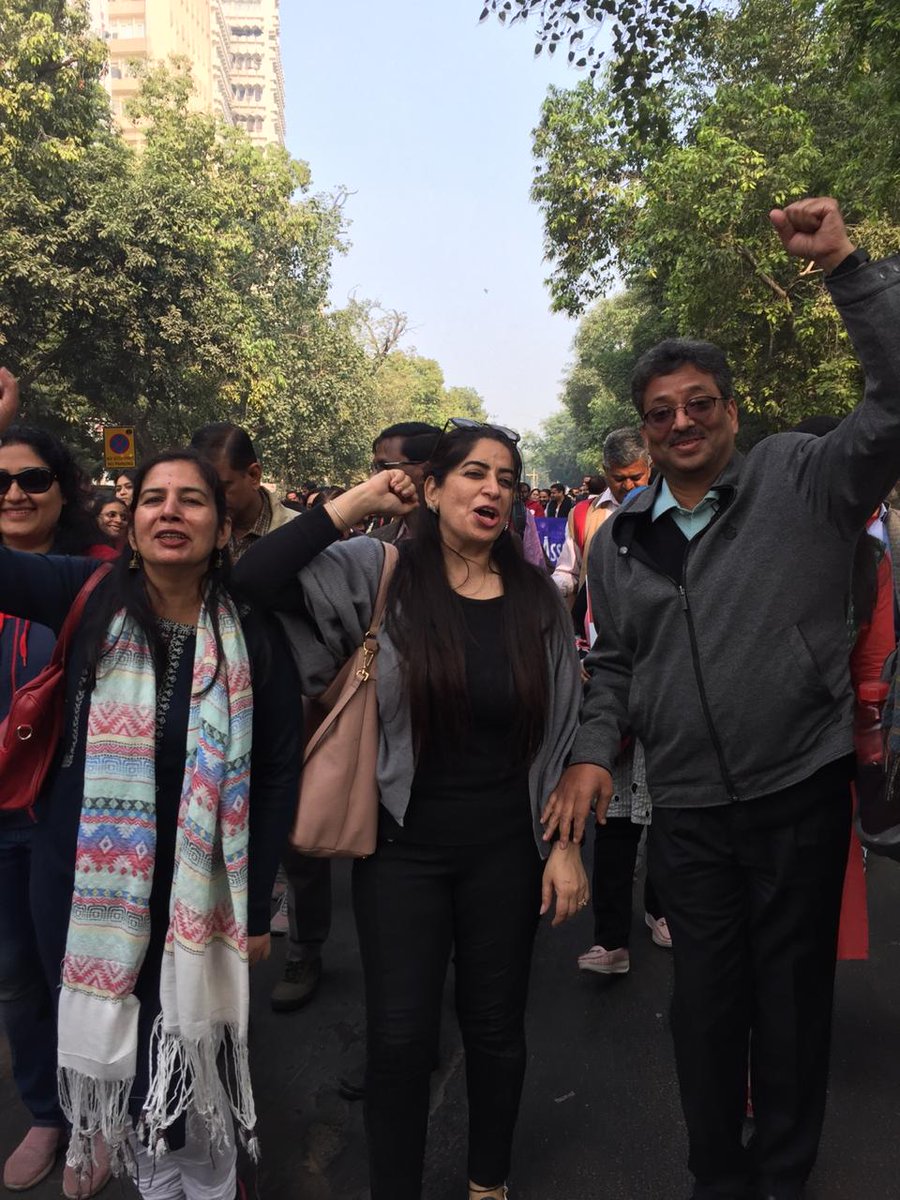 DducDelhi's tweet photo. Protest March to Parliament
#onetimeregulation4AbsorptionofDUADHOC
#DUadhocABSORPTION
#OneTimeRegulationForAbsorption
#OnlyAbsorption 
#ABSORPTIONof6500_DUadhocs
 @DrRPNishank @ArvindKejriwal @PMOIndia @VPSecretariat @Delhi_U
@MHRD @ndtv @ndtvindia @aajtak @IndiaToday @ABPNews https://t.co/Lr5PopZEuW