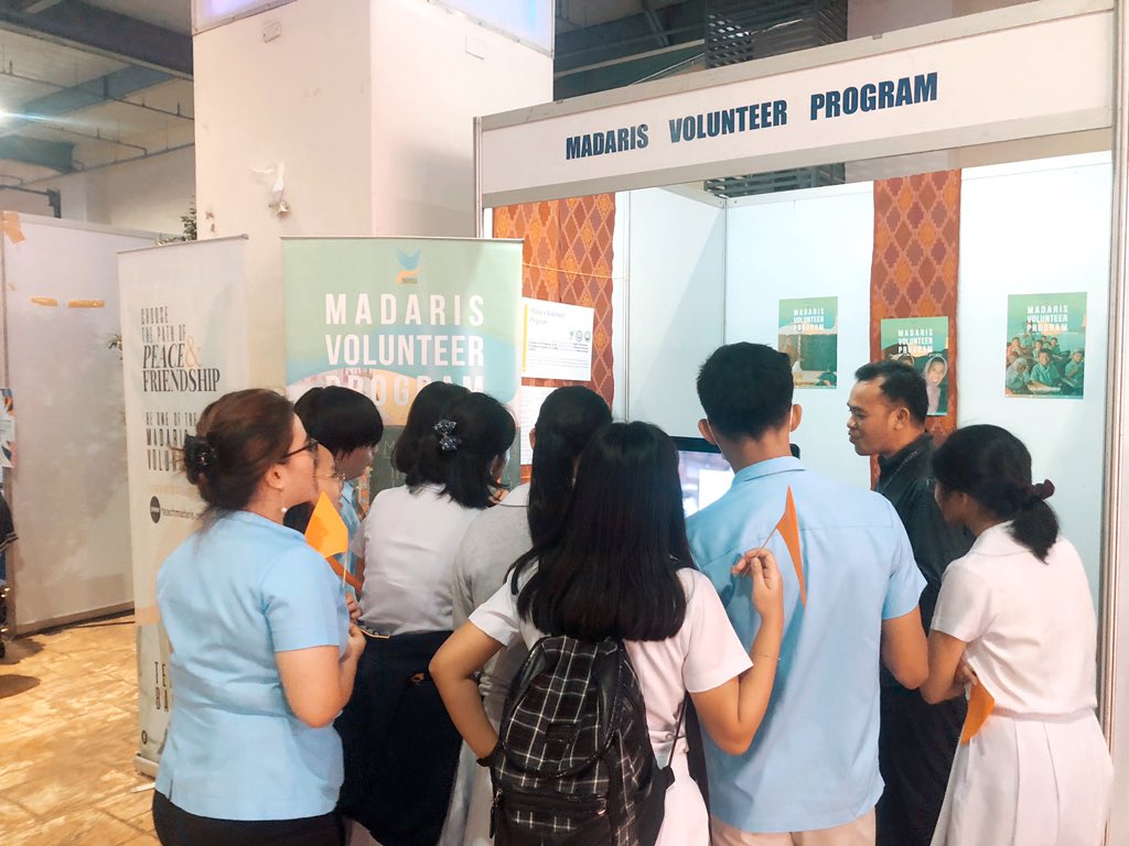 teachmadaris's tweet photo. Our booth is up! Visit us at the Arrupe Hall! 🕊 

#NationalVolunteerMonth2019 
#MVPForPeace https://t.co/UCzRHrATIZ