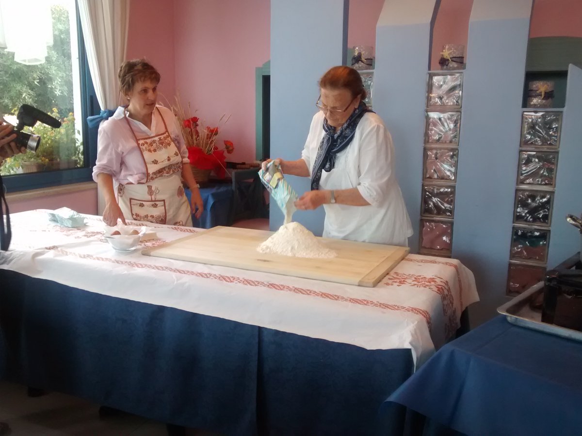 HotelEliseo_'s tweet photo. Best #Christmas present for a #Foodie?
Book them a #PastaCourse in #Romagna with Nonna Violante, @carmela_kitchen &amp; @cookinvenice ; from 26/30 May 2020! A #cocktailclass is included too!

#hoteleliseoigea #italy #foodblogger #cookingholiday #xmasgifts 
https://t.co/bm1XUdgXCb https://t.co/RVqSu7a4wk