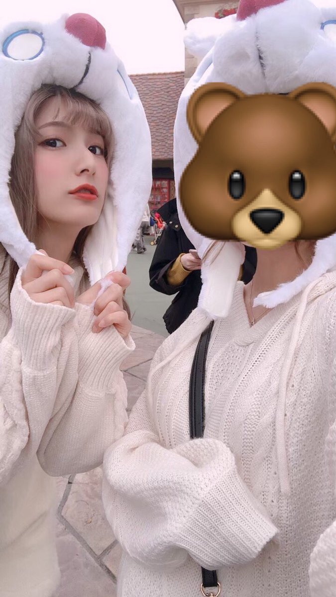 彩川 ひなの V Twitter 魔法で ロングヘアー に さらに 白うさぎコーデ に合うようなカラーに 3枚めのお写真 白うさぎ帽子が撮るタイミングで落ちちゃって大爆笑の瞬間 W てへ 帽子でつぶれて前髪ぺったんこ Twitter