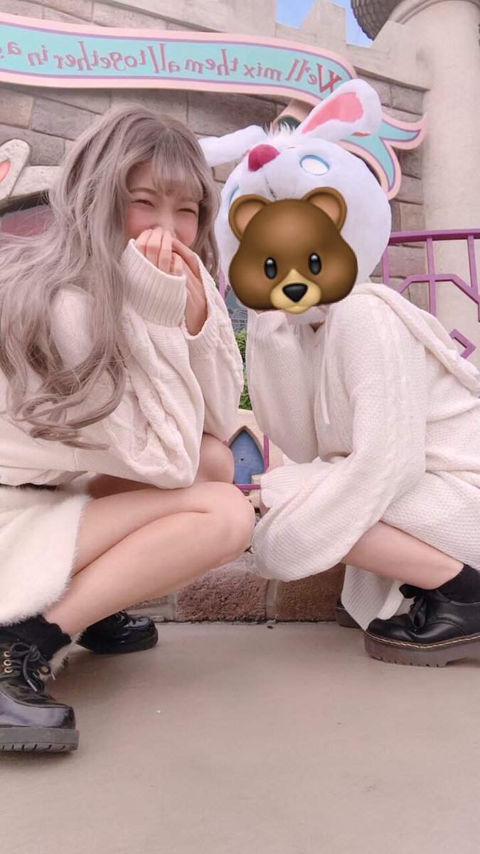 彩川 ひなの 魔法で ロングヘアー に さらに 白うさぎコーデ に合うようなカラーに 3枚めのお写真 白うさぎ帽子が撮るタイミングで落ちちゃって大爆笑の瞬間 W てへ 帽子でつぶれて前髪ぺったんこ