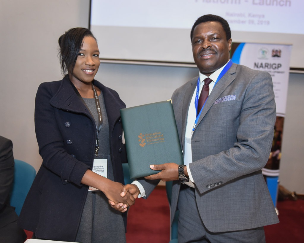 WorldBankKenya's tweet photo. #DigiCow, a mobile-based service delivery platform is linking small livestock owners to vet & artificial insemination services & feed suppliers and is aggregating demand as a business enterprise. It has seen increased milk productivity @DigicowApp #DisruptiveAgritech https://t.co/aVlEI8o83N