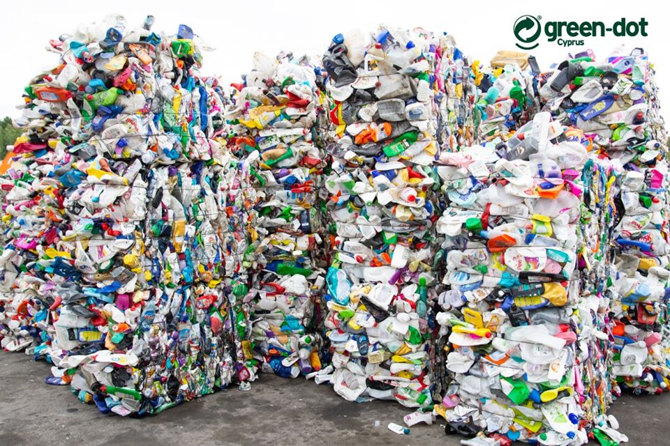 Πού πάνε τα ανακυκλώσιμα υλικά μετά τη διαλογή; Διάβασε περισσότερα εδώ👉 greendot.com.cy/el/koino/meta-…