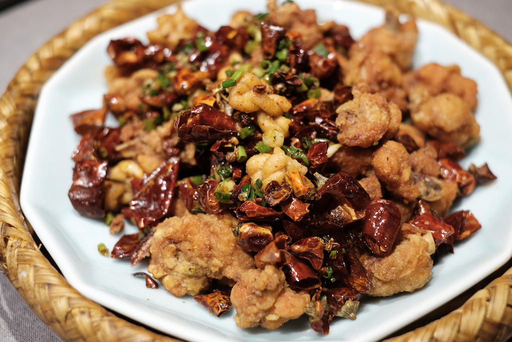 wildleaptravel's tweet image. Sichuan food; one of the most popular cuisines in China. Are you #BOLD enough to try these spicy dishes? 🇨🇳🌶🍜 

#sichuanpepper #spicyfood  #sichuancuisine #china #chinesefood #sichuanfood #chilipeppers #foodie #辣子鸡 #sichuanspicychicken #麻婆豆腐 #mapotofu #wildleapchina
