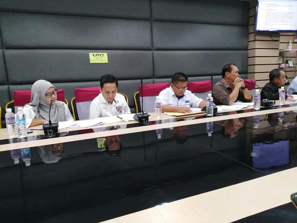 FelixJSaang's tweet photo. Berkesempatan mengadakan Mesyuarat AJK UPKO Beluran sempena dgn lawatan Team Building UPKO Beluran di Labuan. Semoga segala perancangan utk tahun 2020 akan terlaksana &amp; tercapai. UPKO Beluran akan berusaha berkhidmat kpd masyarakat mengikut keupayaan &amp; kemampuan @madiustangau https://t.co/qI0UWY8dpK