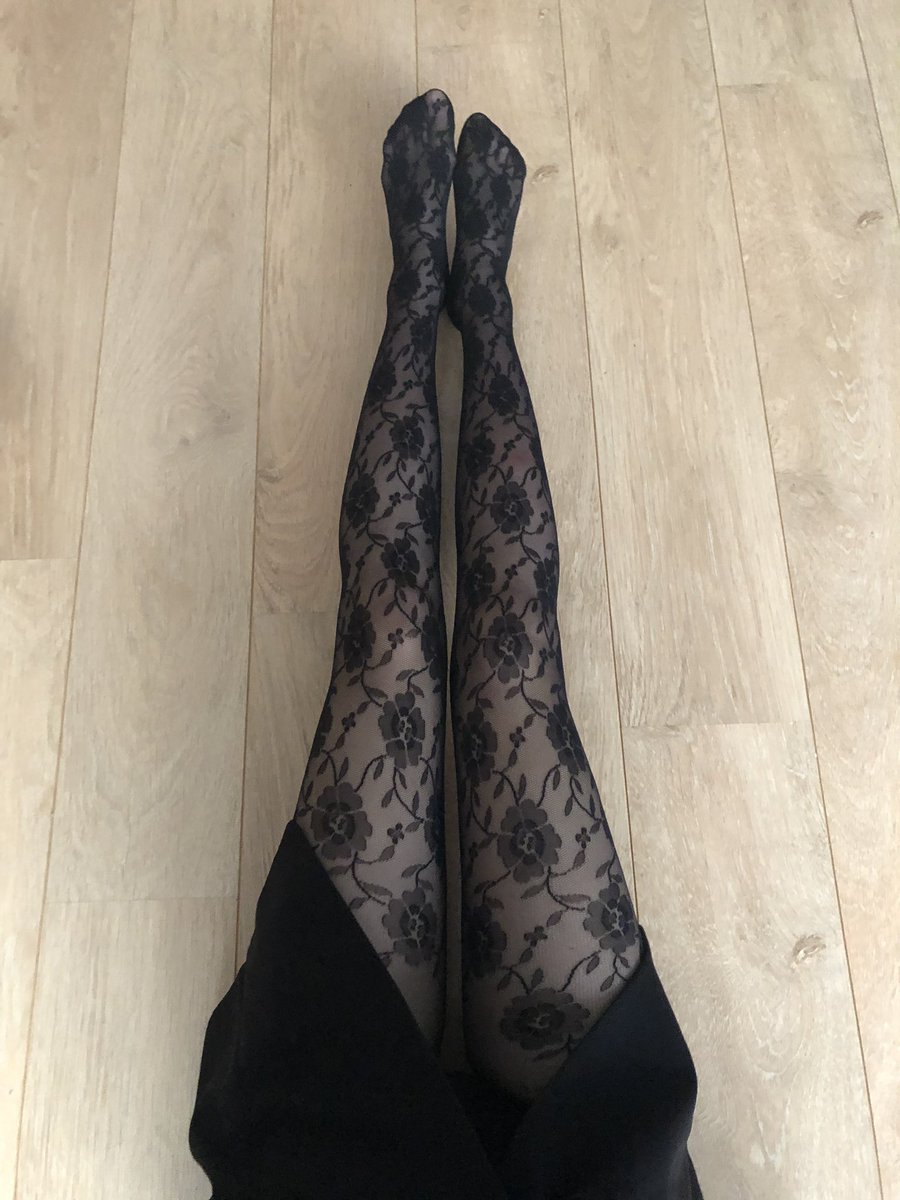 gorgFeetGoddess's tweet photo. today is the perfect day for my new pair of patterned Calzedonia tights 💜 #feetfetish #feetfemdom #findom #tights https://t.co/NqYUpup96G