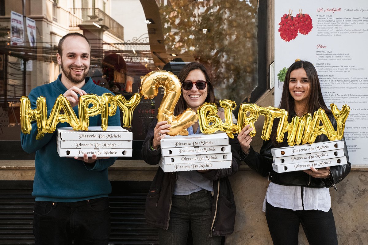 damichelebcn's tweet photo. ¡Cumpleaños Feliz a nuestro restaurante, que cumple dos años y siempre pone la pasión como primero ingrediente fundamental para clientes felices! 🎊2️⃣🎂🍾🥂🍕🎉
#damichelebcn #bcn #cumpleaños #dosaños #pizzalovers https://t.co/bdNGltfsCv