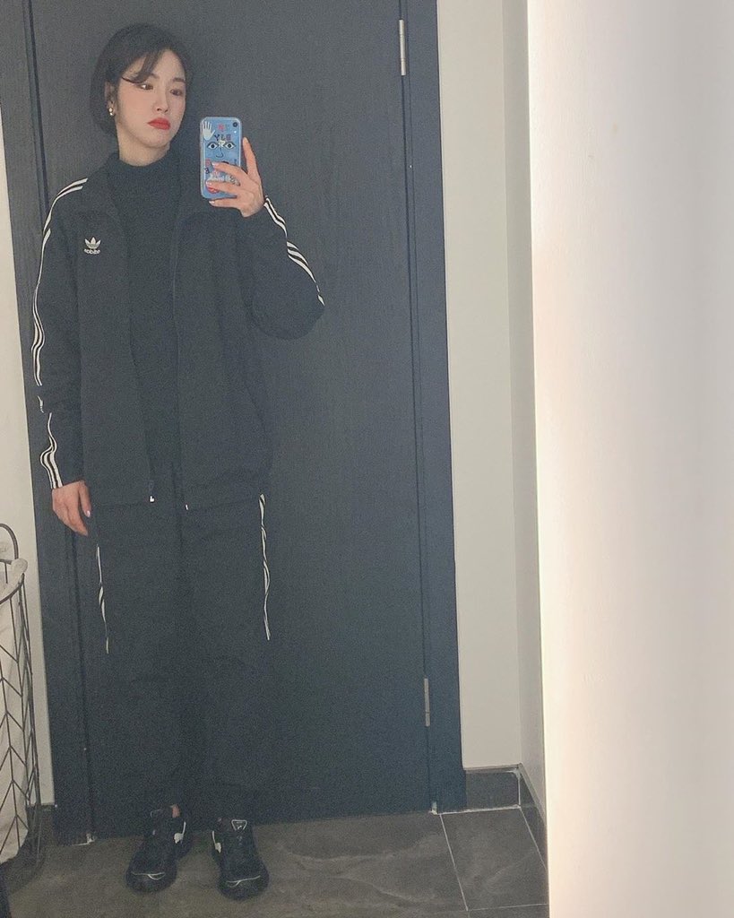 jinyeblossom's tweet photo. 우리 지녜 키 이메다 오십이야 뭐야🥴 https://t.co/rD4lKNBv6l