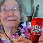 癖の強い「ドクターペッパー」を60年飲み続けたお婆さんは、今106歳!