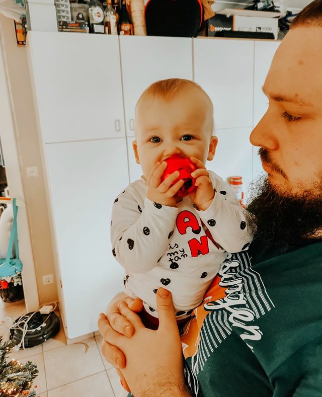 herimagination's tweet photo. Helping with the Christmas tree by trying to eat the baubles. So exited ⁠
⁠.⁠
.⁠
.⁠
.⁠
.⁠
#modernmotherhood #simplychildren #momblogger #kidsofinstagram #babiesofinstagram #momsofinstagram #livethelittlethings #discoverunder5k #discoverunder10k #discoverunder1k #petitejo… https://t.co/lqcK8DJXhE