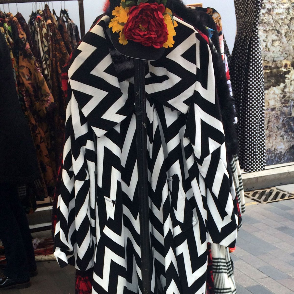 Cabbages & Frocks tweet media