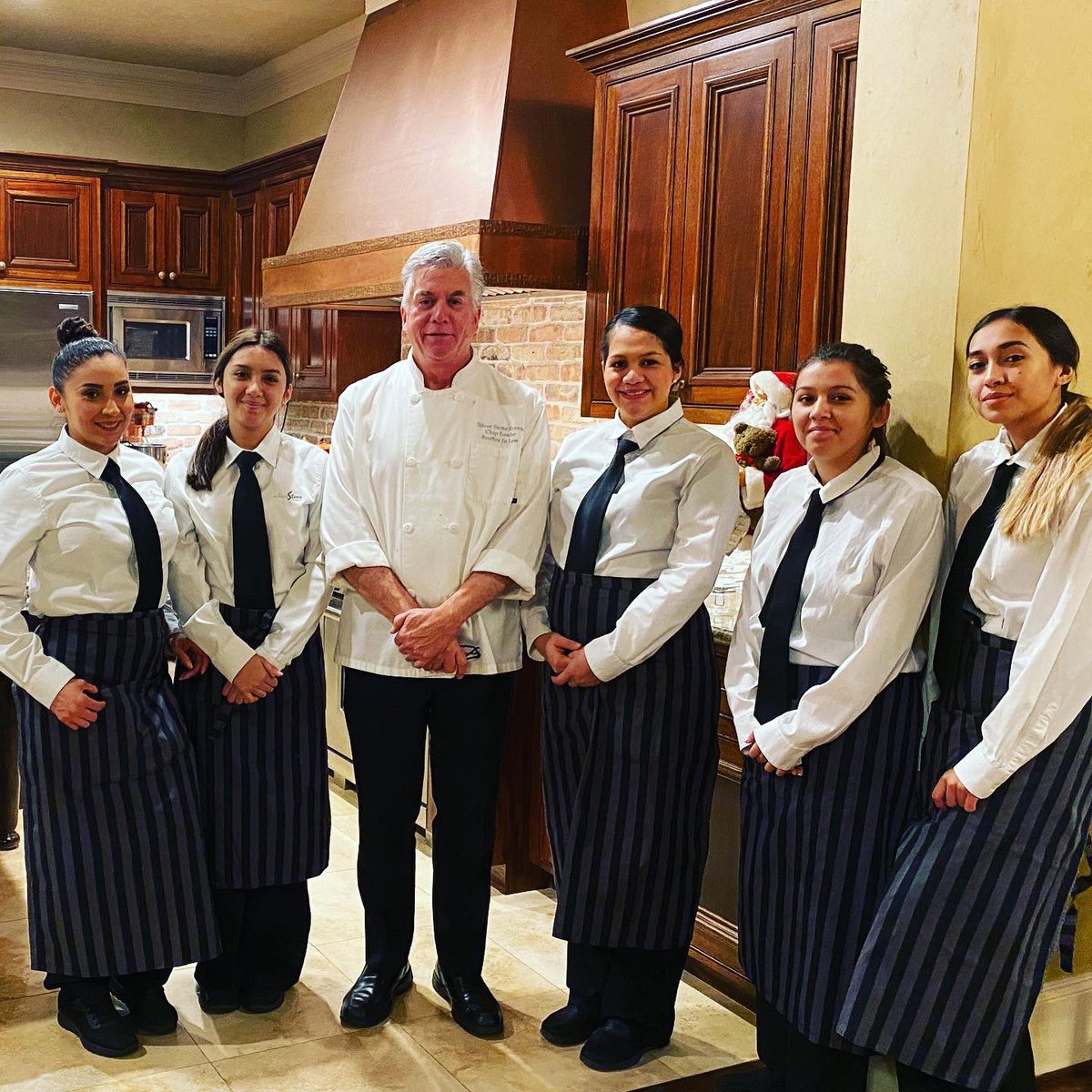 silverStone_tx's tweet photo. The Silver Stone Team doing what they do best at The Home Holiday Event yesterday!!!
#CreatingTheEventExperience #Houston https://t.co/C54zNTiKUW