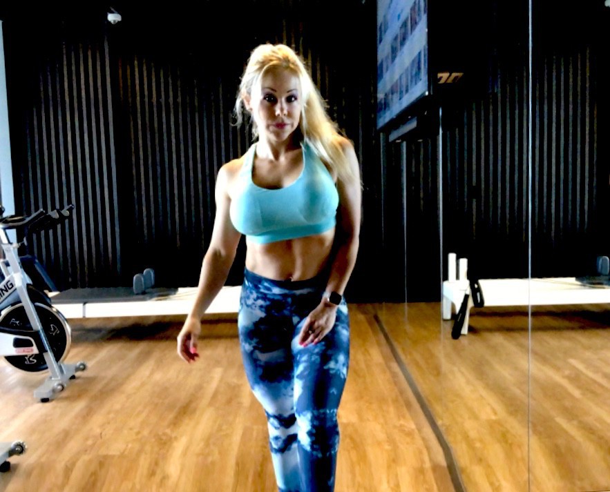 adrianafitnall's tweet image. Another way to strengthen and sculpt your triceps is by doing extensions. lttr.ai/K9lp #TricepExercises #Video #FitnessCoach #fitness