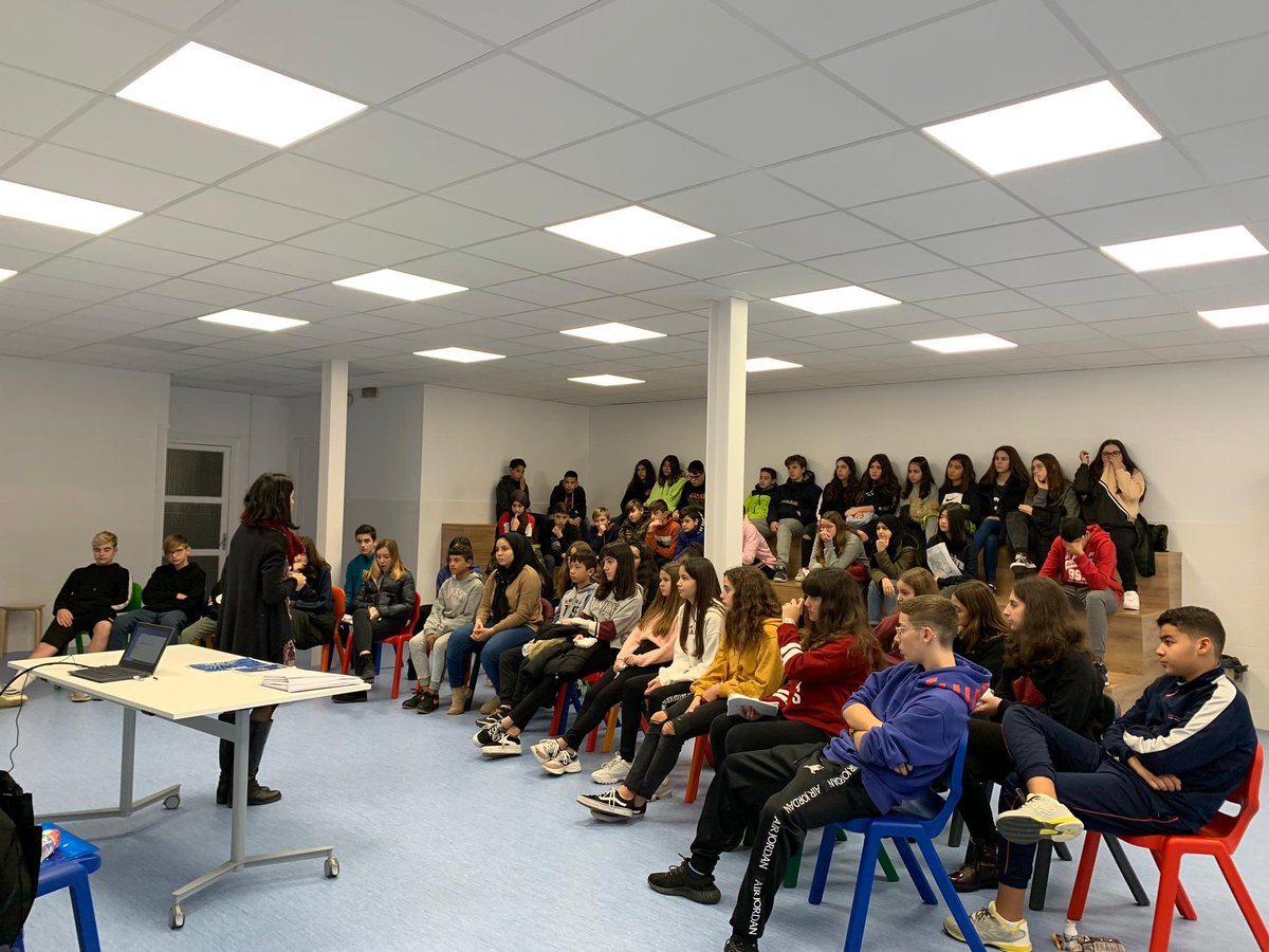 FEDACManresa's tweet photo. Minories que fan una MAJORIA!   @LaMaratoTV3_SVH Malalties Minoritàries. Xerrada pels alumnes de 2n d'ESO #avuixdemà2024 #entorn https://t.co/dIkftlw0A2