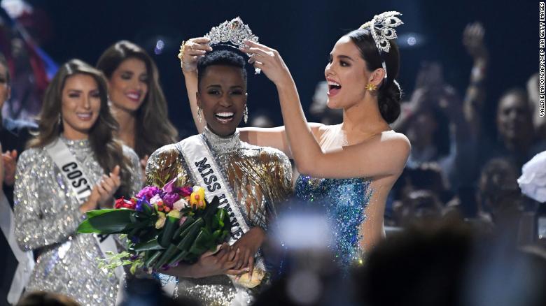 CNN's tweet image. "I grew up in a world where a woman who looks like me — with my kind of skin and my kind of hair — was never considered to be beautiful." 

A new Miss Universe has been crowned. cnn.it/341F4h5