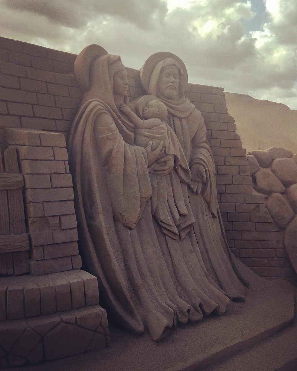 Un domingo de diciembre con un día de sol para pasear por la playa de <a href="/LasCanteras/">Mi playa de Las Canteras 🏊🏻‍♀️🦈</a>  y disfrutar del #belén de #arena ,espectacular!!
#QueSuerteVivirAquí