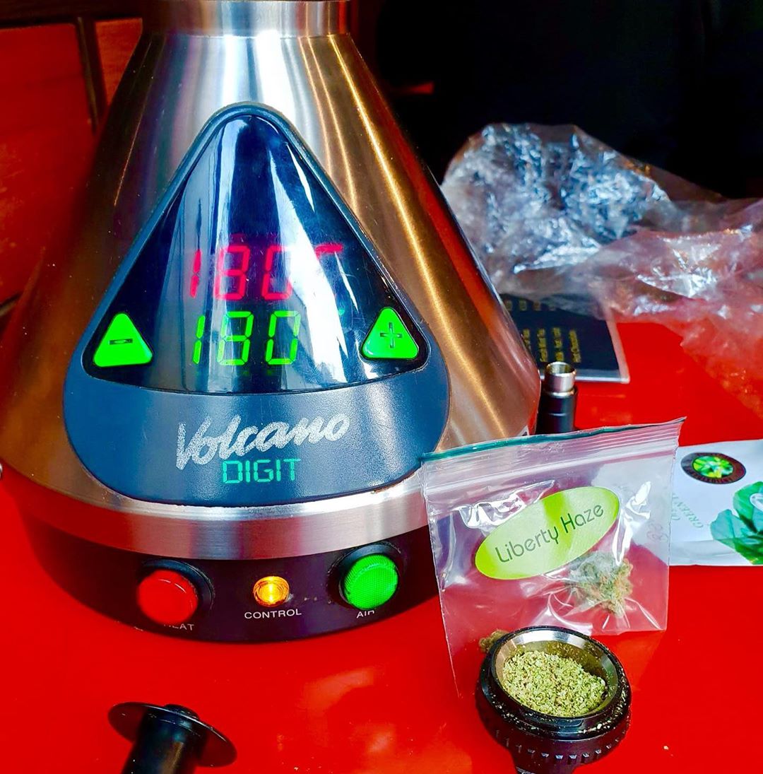 Barneys_1986's tweet photo. 📷: @piantamiracolosa

Excellent liberty haze with the legendary volcano. In Amsterdam Barney's Coffeeshop is always a fixed stop 🌋

#amsterdamcoffeeshops #weed #amsterdamcoffeeshop #amsterdam #amsterdamcoffeeshopmenus #cannabiscommunity #like #follow #coffeeshop #coffeeshopmenu https://t.co/mgUihHRYGj