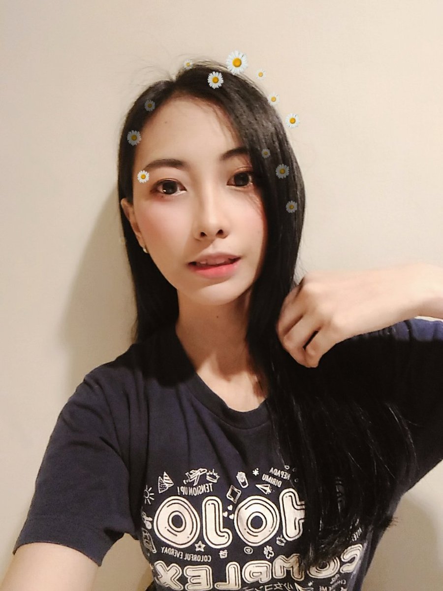 claraaec_sc's tweet photo. HALOO~ hari kedua di Surabaya !! Sudah 2 radio yang kita datangii ~~ 
Sekarang mau makan Rawonn 💜#surabaya #shojocomplex #shojo_complex #少女コンプレックス #yoshimotozaka46 #吉本 #2期生オーディション #吉本坂2期生オーディション https://t.co/3fNqJ40Xm1