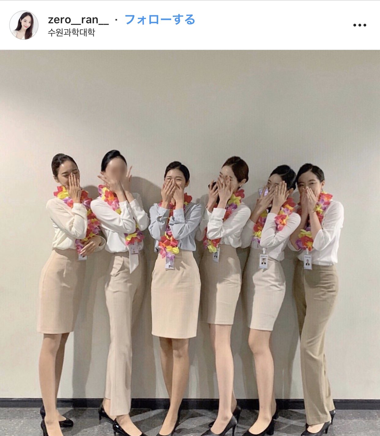 N子 毎日スーツ着る営業とかの女性 是非caのようにまとめ髪して欲しい 出来る女感が無条件で出せる Youtubeで 어피 하는법 で出てくるから トップに逆毛作ってボリューム出せばおばあちゃんにならないし ポニーテールでも