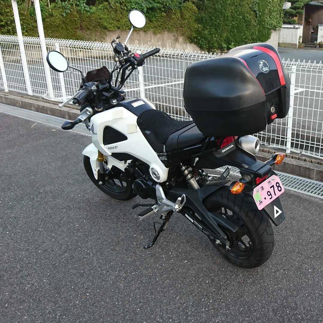 友達のバイクが、盗まれました。
情報求む！！
盗難場所 津市長岡町 緑の街内 自宅ガレージ
盗難日時 2019年12月9日（月）
             午前7時〜午後5時の間
車両 ホンダグロム（初期型/白）
車体番号 JC61-1005469
登録番号 津市 み ・978
特徴 フロントバイザー
リアキャリア＆リアボックス