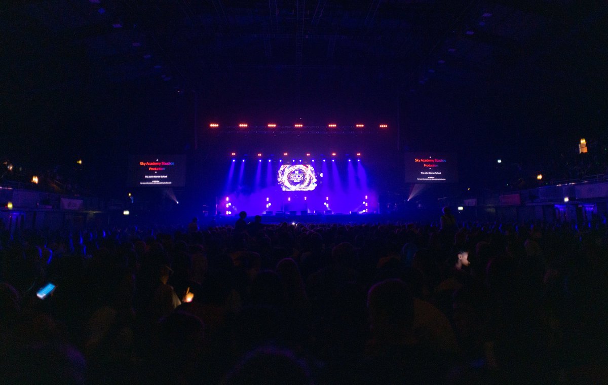 talent_foundry's tweet photo. A fully-funded futures fair and a pop concert for 10,000 #students, hosted by @DIXONBROS and @professorgreen as the #headline act?
Definitely our biggest flex of 2019😎💪
#Flex #RockAssembly https://t.co/MtyBsMoNca