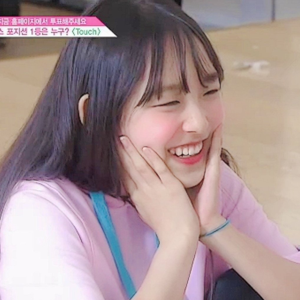 4yojung_'s tweet photo. @wngyrien Unnie juga cute tau ihhh 😆 aku aja suka gemess. Lihat concept Everglow sunbae kan ala ala girl crush atau sexy konsep gitu. 

Tapi kalian lucu lucu > /// <) https://t.co/fkqMatUQ4M
