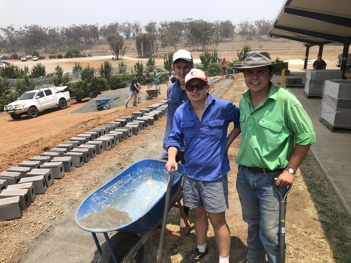 mickdw82's tweet image. #CommunityService week has started @calrossy #thanks to the #PandF and #SRC for supporting the projects. A big #thankyou to the staff &amp;amp; Yr 11 engineering class who worked out the new levels at the front of the WCC Hall. This is all going to make a big difference.
#Teamwork