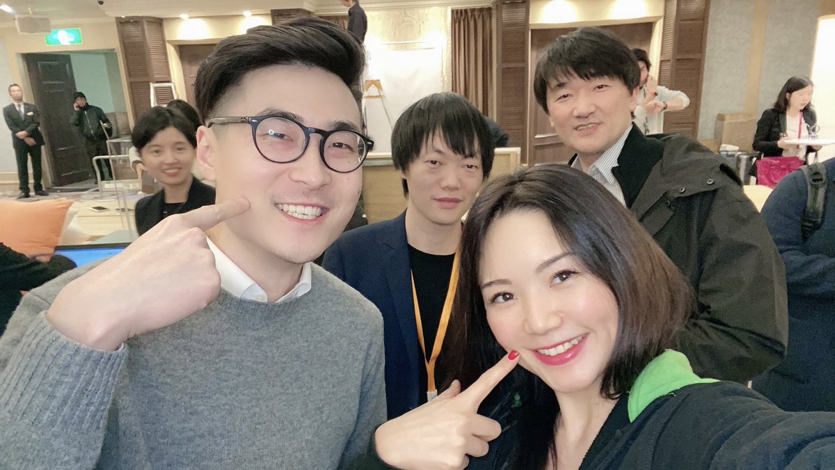 AyanoTDO's tweet photo. Xiaomiの東アジアゼネラルマネージャーのSteven Wan氏とZhiyuan Zang氏とセルフィー😆🤳✨ #Xiaomi #ThisIsMi https://t.co/I0p5lKO6zh