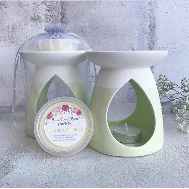 Two tone wax warmers in green and white or grey and white with a large wax melt pot in an organza bag - £12. Use 1/4 of the large wax melt at a time to fragrance your room. Available from @canterbury_makers <a href="/madeinashford/">dean reeves</a> @folkestonechristmasmarket and m… ift.tt/2DYfcIe