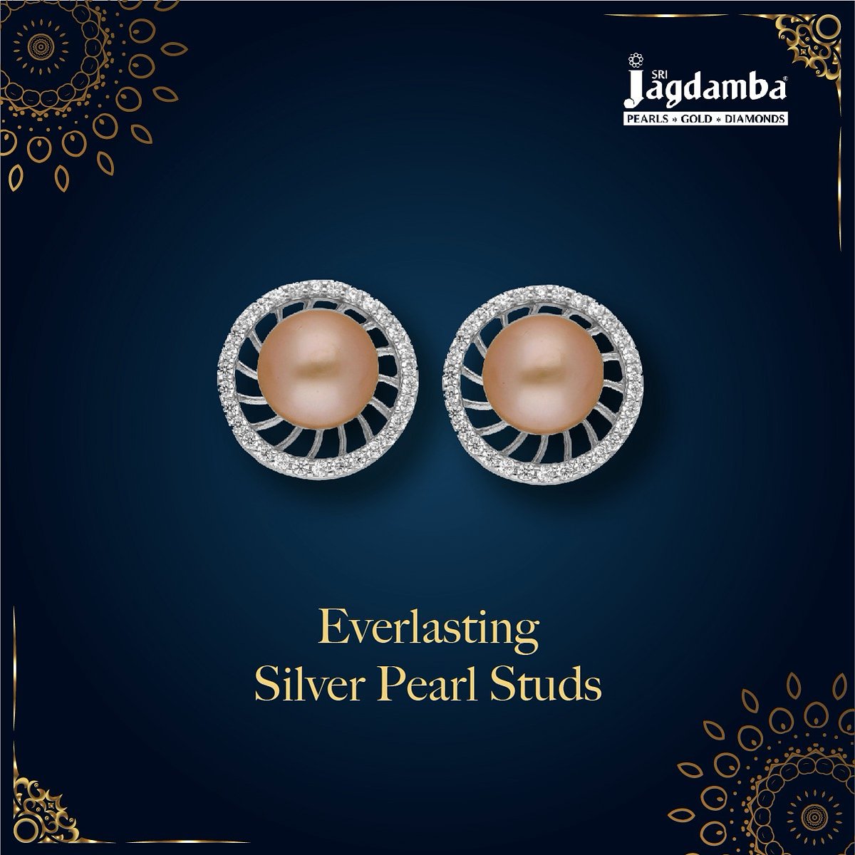 JpearlsIndia's tweet photo. Everlasting studs to enhance those delicate ears! Check out our 925 Sterling Silver Collection on https://t.co/VtYyRTy1Av!

#PearlJewellery #925SilverJewellery #SilverCollection #NewCollection #Earrings #PearlSets #Studs #PearlStuds https://t.co/sp9GITZ3OP