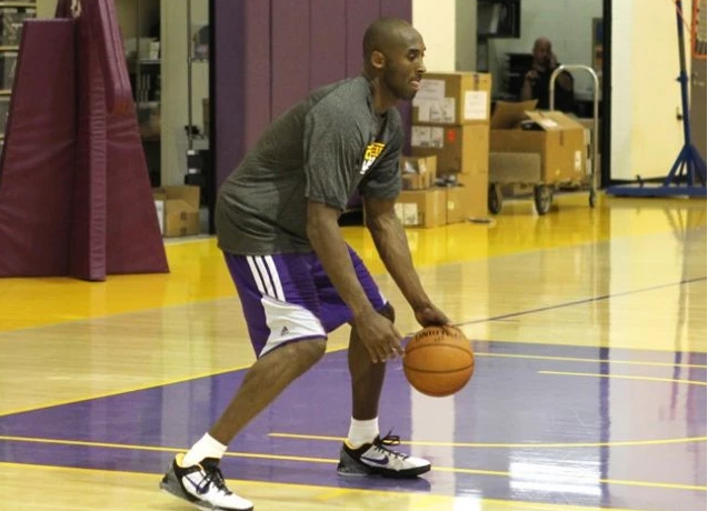 當年Kobe投丟十多個球後，堅信籃筐比正常標準矮了，他到底是如何感受到的？-黑特籃球-NBA新聞影音圖片分享社區
